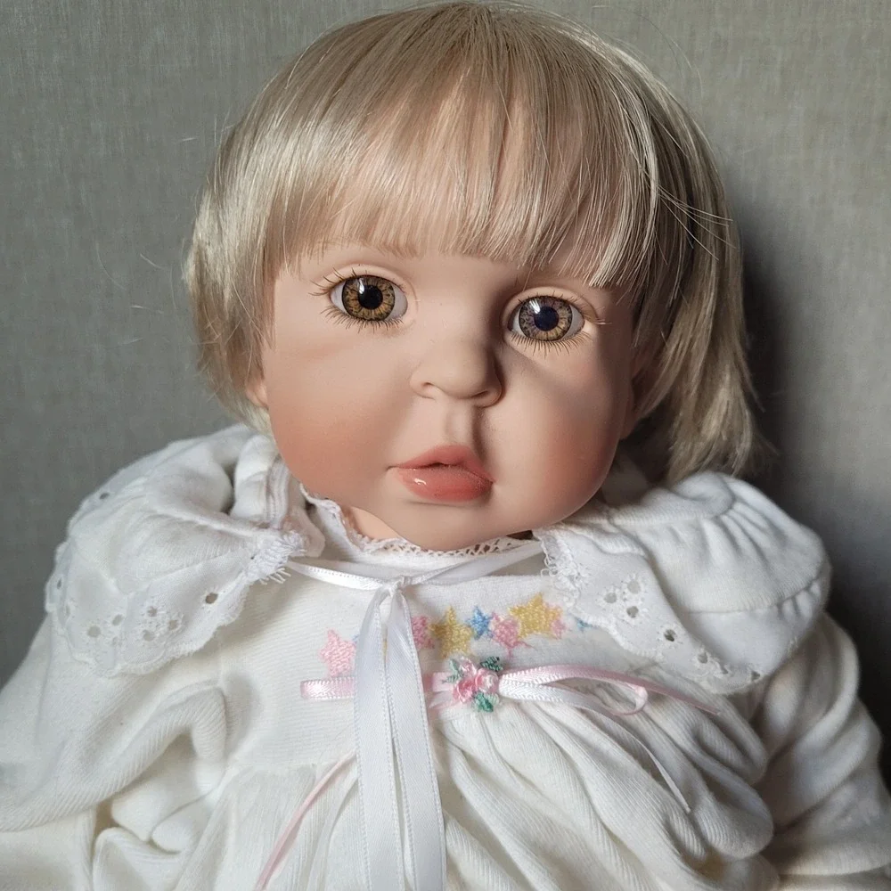 1998 Royal Vienna Doll 